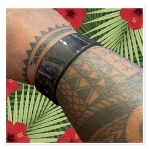 TS Resin tortoise shell design polynesian bangle cuff Samoa Hawaii bracelet approx. 3/4 inch wide. Black jewel tone color