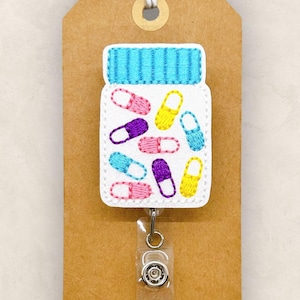 Portatarjetas retráctil con forma de frasco de pastillas, clip para credencial de enfermera, credencial de técnico de farmacia, credencial de medicamentos, cordón para hospital, regalo para compañeros de trabajo, portatarjetas de identificación retráctil / BRILLO