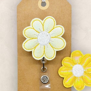 Yellow Daisy Badge Reel, Flower Badge Reel, Spring Badge Reel, Nurse Badge Clip, Teacher Lanyard, Coworker Gift, Retractable ID Badge Holder