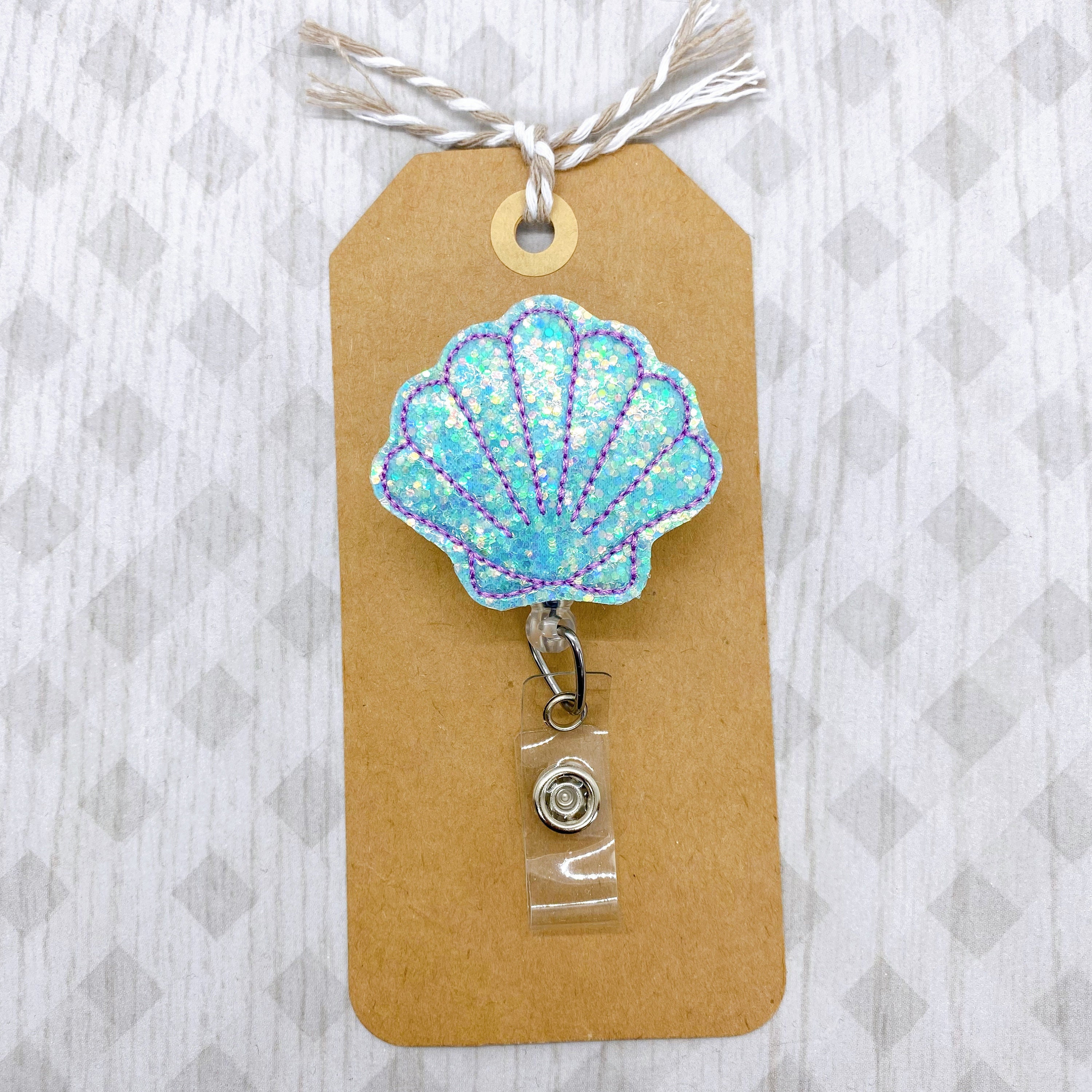 Cute Seashell Badge Reel Shells Glitter ID Holder Clam Badge Accessory  Glitter Retractable Swivel Badge Glitter Badge Reel Mermaid ID 