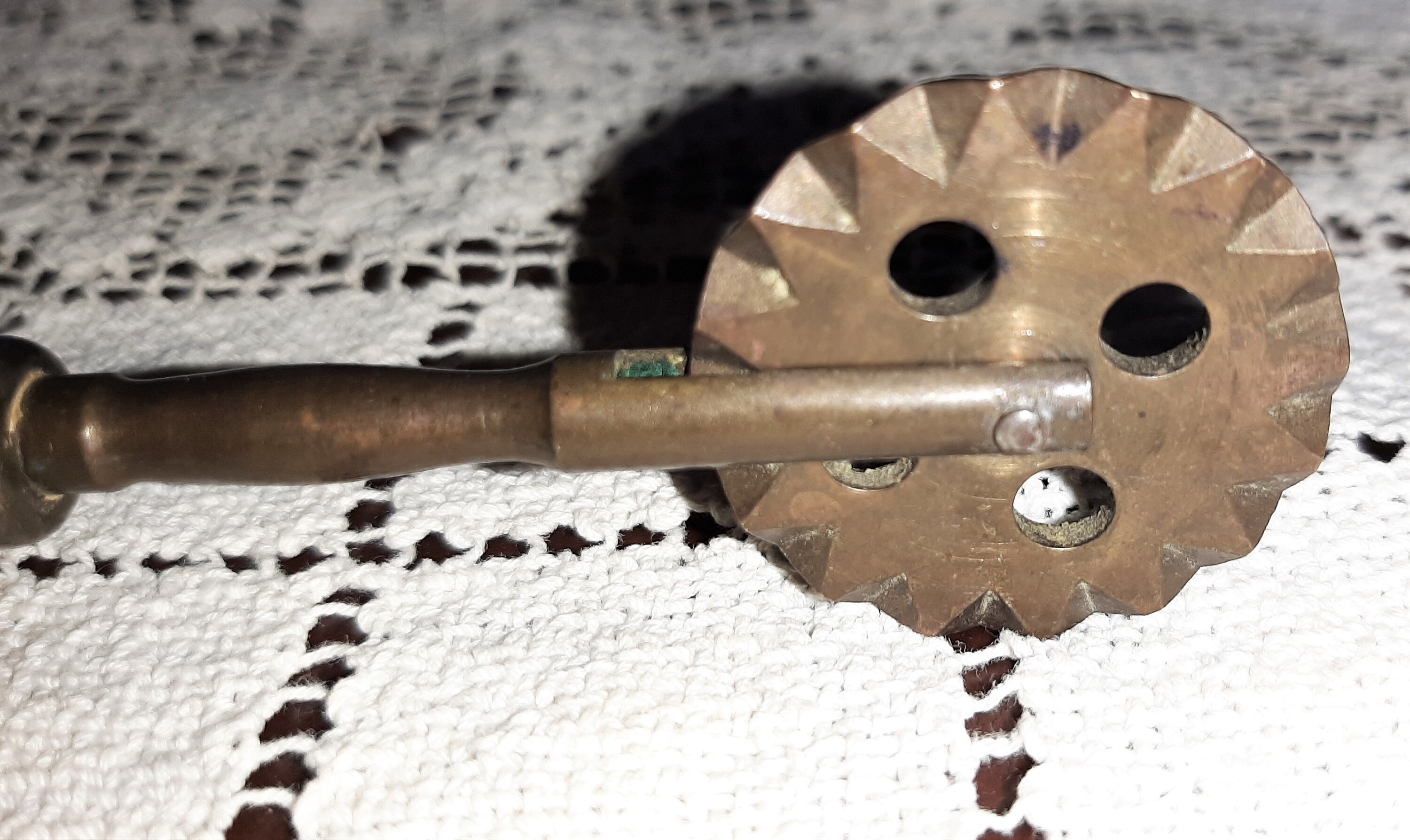 Roulette à Pâtisserie Vintage Cordon Bleu – Jagger En Bakélite Et Acier – Fabrication Française