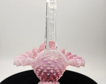 Fenton Opalescent, tranbärsglas, volangprydd korg med hobnail, cirka 1950-1960