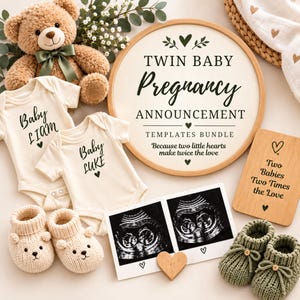 Puede incluir: Un conjunto de anuncio de embarazo de gemelos que incluye un bastidor de madera con texto, dos bodies color crema con los nombres Baby Liam y Baby Luke, un oso de peluche marrón, dos pares de patucos de punto y dos ecografías.
