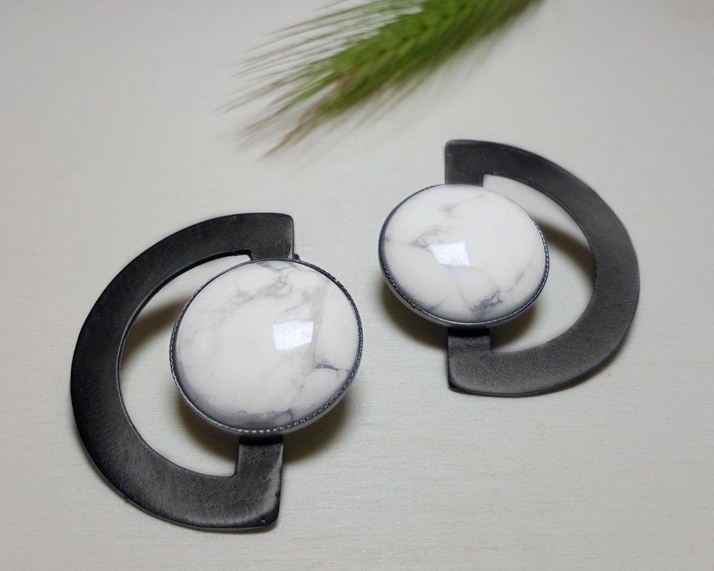 big stone stud earrings