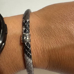 BRACCIALE ECO PELLE, nero grigio, motivo pitone,  per lui, per ragazzo, unisex, semplice, originale,