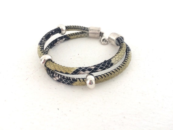 BRACCIALE ECO PELLE verde motivo pitone, bracciale uomo, regalo per lui, doppia fascia, corda spessa, idea regalo maschile, stile moderno