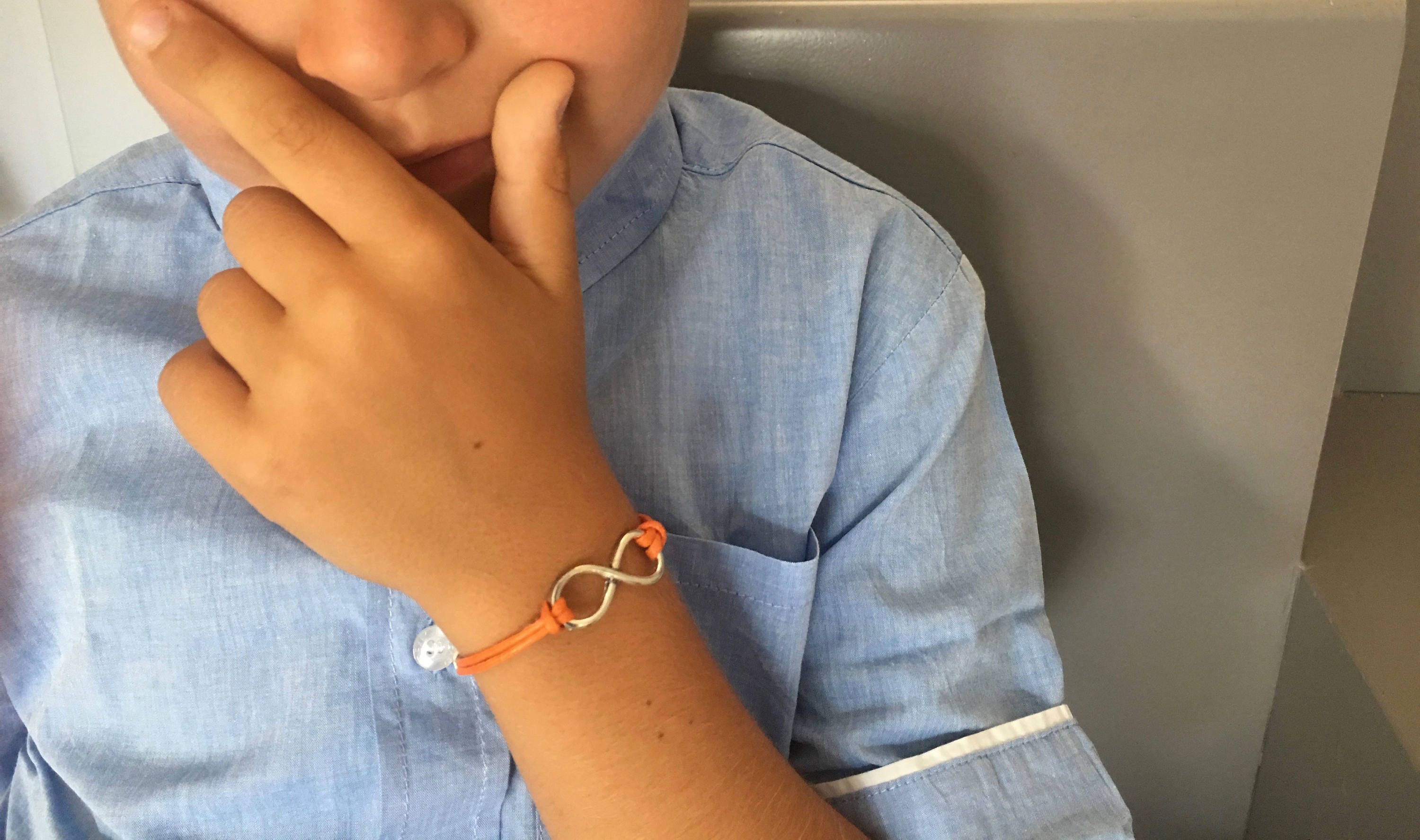 Символ беса. Тату бесконечность на запястье. Знак бесконечности. Знак бесконечности. Символ вечности.