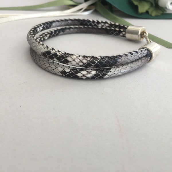 BRACELET GRIS HOMME, bracelet en faux cuir python pour homme, pour lui bijoux, cadeau pour homme, bracelet cordon en cuir écologique, bracelet personnalisé