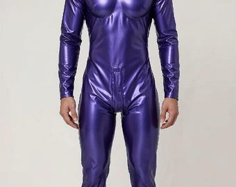 Body de látex color morado metalizado con busto 3D y cremalleras en la espalda y la entrepierna.