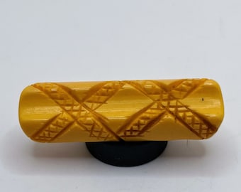 Vintage Art Deco Deeply Hand Carved Bakelite Brooch Bar Pin Butterscotch Yellow