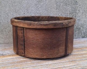 Antique 19th Century Primitive Bent oak  and Pine Bottom Vermont Made Large Dry Measure Grain Scoop Top Rim Handle Iron Banding Lovely Wear