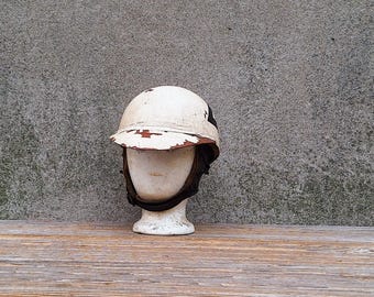 Outstanding English 1940s Cromwell Motorcycle Racing Safety Helmet