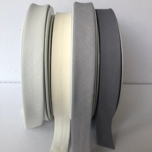 Polycotton-Schrägband in neutralen Grundtönen erhältlich, auf Bestellung zugeschnitten, Preis pro Meter.