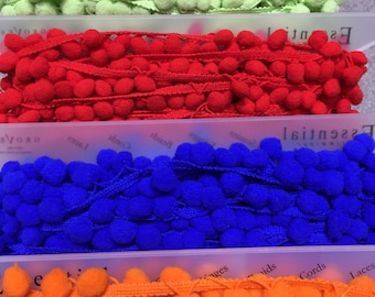 Festive decorative Pompom Trim, 2 cm wide, sold by the metre. Cut to order.