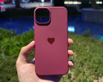 Funda minimalista para teléfono con diseño de corazón pequeño, carcasa de color liso en tonos pastel y brillantes.