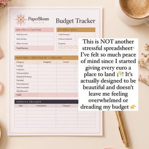 Op de afbeelding: Een PaperBloom Studio budgettracker-blad met secties voor maandelijks inkomen, spaardoelen, uitgaven per categorie en een uitgaven-tracker. De tekst luidt: This is NOT another stressful spreadsheet-I've felt so much peace of mind since I started giving every euro a place to land! It's actually designed to be beautiful and doesn't leave me feeling overwhelmed or dreading my budget.