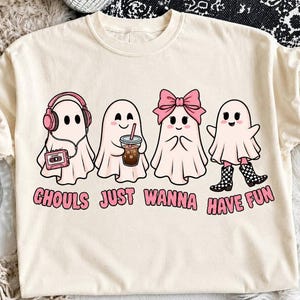 Ghouls Just Wanna Have Fun Ghost Hoodie, Rosa Bandet, Retro Höstkläder (Digital Nedladdning)
