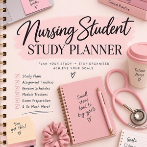 Peut inclure: Un agenda d'étude rose pour étudiant en soins infirmiers avec une reliure à spirale, portant le texte Nursing Student STUDY PLANNER, entouré d'un ordinateur portable, de manuels, d'un stéthoscope, d'un stylo rose, d'un chouchou et de surligneurs.