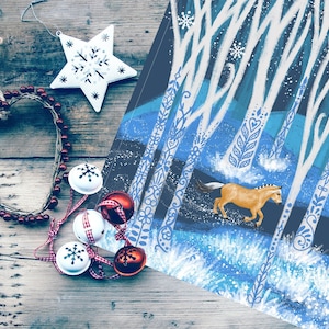 Skandinavisches Geschirrtuch Winter | Küchenhandtuch im Landhausstil | Küchenhandtuch Aufhängen | Geschenk für Pferdeliebhaber | Reiter Geschenk |Winter Bauernhaus Dekor