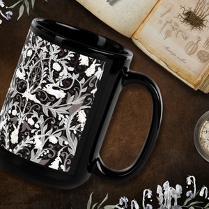 Gothic Geister Pfeife Häschen dunkel Cottagecore Blumen Witchy Halloween Kaffeebecher | Hase Mama Kaninchen Liebhaber Wohnkultur Geschenk | Witchy Geschenke