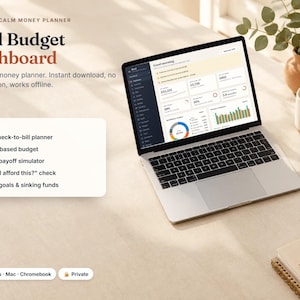 Puede incluir: Un planificador financiero digital Keel Budget Dashboard mostrado en la pantalla de un portátil y un smartphone. La interfaz incluye herramientas de seguimiento financiero como un planificador de nóminas, presupuesto base cero y simulador de deudas.