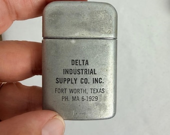 Pubblicità dell'accendino vintage Ronson Typhoon di Delta Industrial Supply a Fort Worth, Texas.