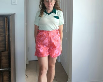 1960s Pink Side Tie Shorts. Novelty Print Seashell Shorts.