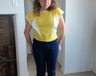 1980s Cropped Baby Tee. Yellow Underlines 3D Button Top.