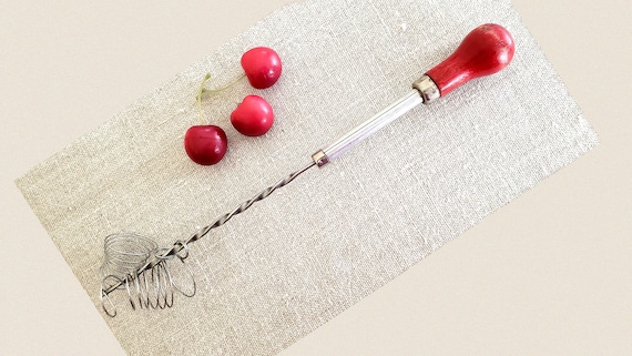 Single Beater Stainless Steel Wood Red Handle Egg Beater Whisk Retro Push Hand Mixer 1950/'s Farmhouse Red Kitchen Decor FREE SHIPPING