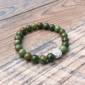 Chic Stretch Bracelet with Green Jade Beads and Shimmering Rhinestone