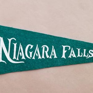 Vintage &#39;Niagara Falls Canada&#39; Souvenir Travel Pennant