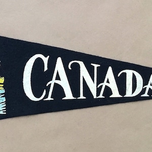 Vintage &#39;Canada&#39; Maple Leaf & Beaver Souvenir Travel Pennant