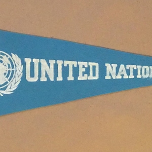 Vintage &#39;United Nations&#39; New York USA Mini Souvenir Pennant