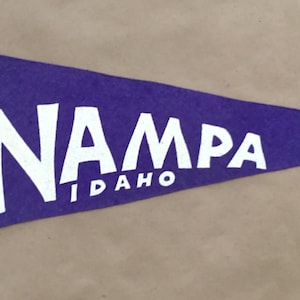 Vintage &#39;Nampa, Idaho&#39; USA Med Small Travel Pennant