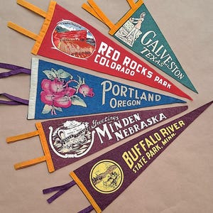 Vintage USA Travel Pennant: Galveston Texas, Red Rocks Colorado, Portland Oregon, Minden Nebraska & Buffalo River State Park Minnesota