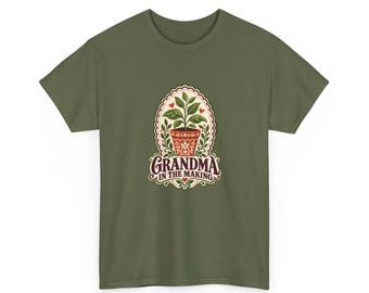 Grandma in the Making Shirt, Pregnancy Announcement Gift for Grandma to Be, Botanical Grandmother T-Shirt