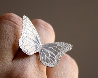 Sterling silver monarch butterfly ring - insect jewelry - etched ring - animal - wing - large - gift for her - NYMPHALIDAE