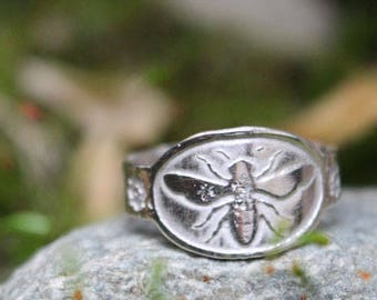 sterling silver bee ring -  insect ring - women signet ring - honey - sweetness - eternity - symbol - bohemian - nature - bucolic - MELISSA