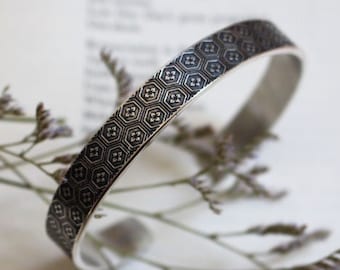 Japanese bracelet - kikko- hanabishi - silver flower bracelet - japan - leaf - tree - flat bangle - asian - symbol - CHESTNUT FLOWER