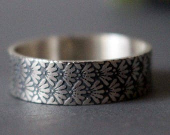 sterling silver japanese ring - flower - plant - purity - asian - etched ring - engraved - japanese  wedding  band - 6mm band - INEKO