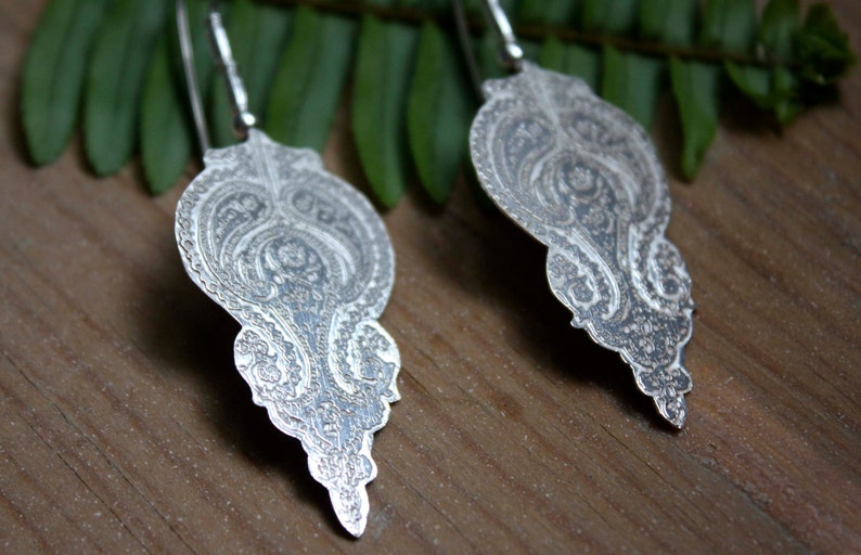 sterling silver oriental earrings Indian earrings paisley earrings etched earrings iranian persian flower earrings ORISSA zdjęcie 4