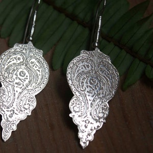 sterling silver oriental earrings Indian earrings paisley earrings etched earrings iranian persian flower earrings ORISSA zdjęcie 2