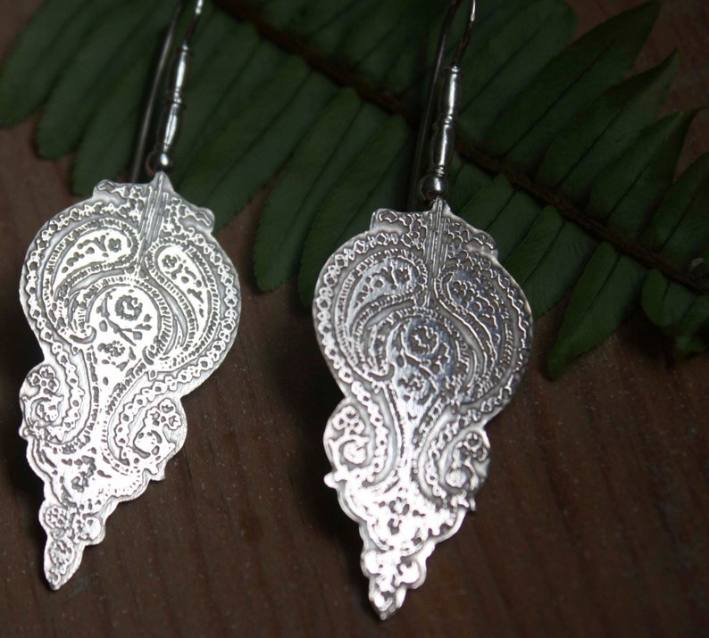 sterling silver oriental earrings Indian earrings paisley earrings etched earrings iranian persian flower earrings ORISSA zdjęcie 2