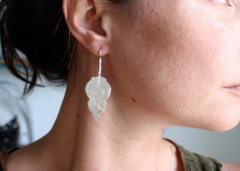 sterling silver oriental earrings Indian earrings paisley earrings etched earrings iranian persian flower earrings ORISSA zdjęcie 3