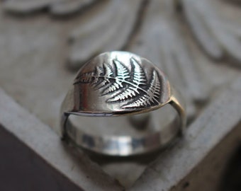 fern leaf signet ring - silver leaf ring - botanical - nature - women signet ring - mens signet ring - country wedding - FERN SPROUT