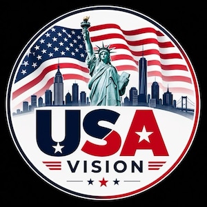 Pode incluir: Um gráfico circular apresentando a Estátua da Liberdade diante de uma bandeira americana ondulante e um horizonte urbano escuro. O texto USA VISION está impresso em letras grandes e negrito abaixo do horizonte, com pequenas estrelas vermelhas e azuis.