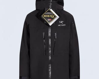 Veste de randonnée Arc'teryx Alpha SV pour homme, à capuche, en GORE-TEX Pro.