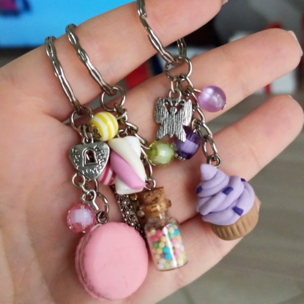 Portachiavi in fimo - polymer clay keychains - boccetta macaron cupcake marshmallow - perline - idea regalo