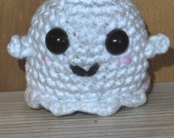 Crochet Ghost Amigurumi: Fall Halloween Decor (4cm Tall)