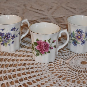 Beautiful Vintage Royal Grafton floral fine bone china mugs with gold rim, collectables, antique ceramic, teacups, fine china